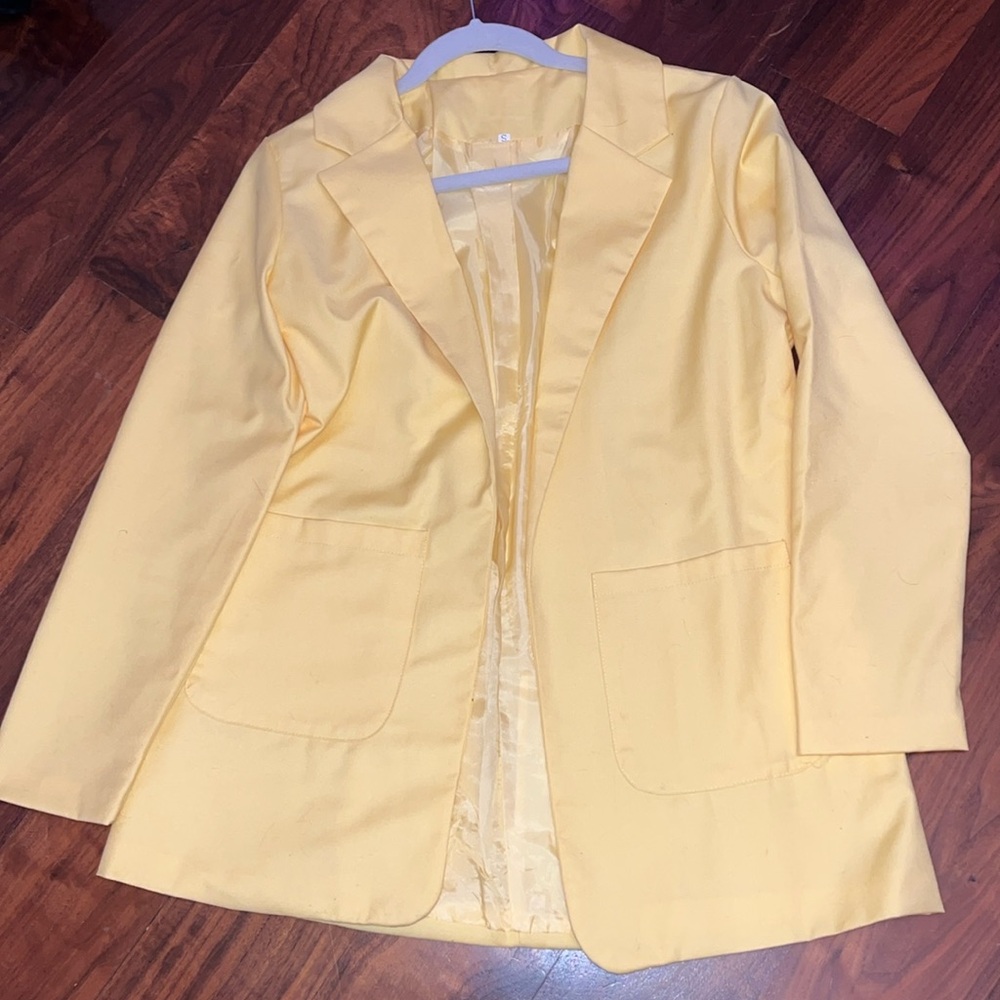 Women’s yellow blazer